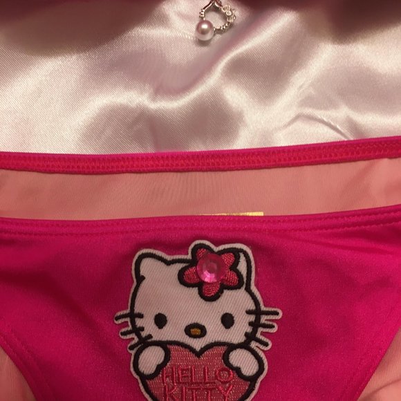 ADORABLE hot pink bikini and jewlery set with hello kitty and crystal details! - Picture 5 of 13